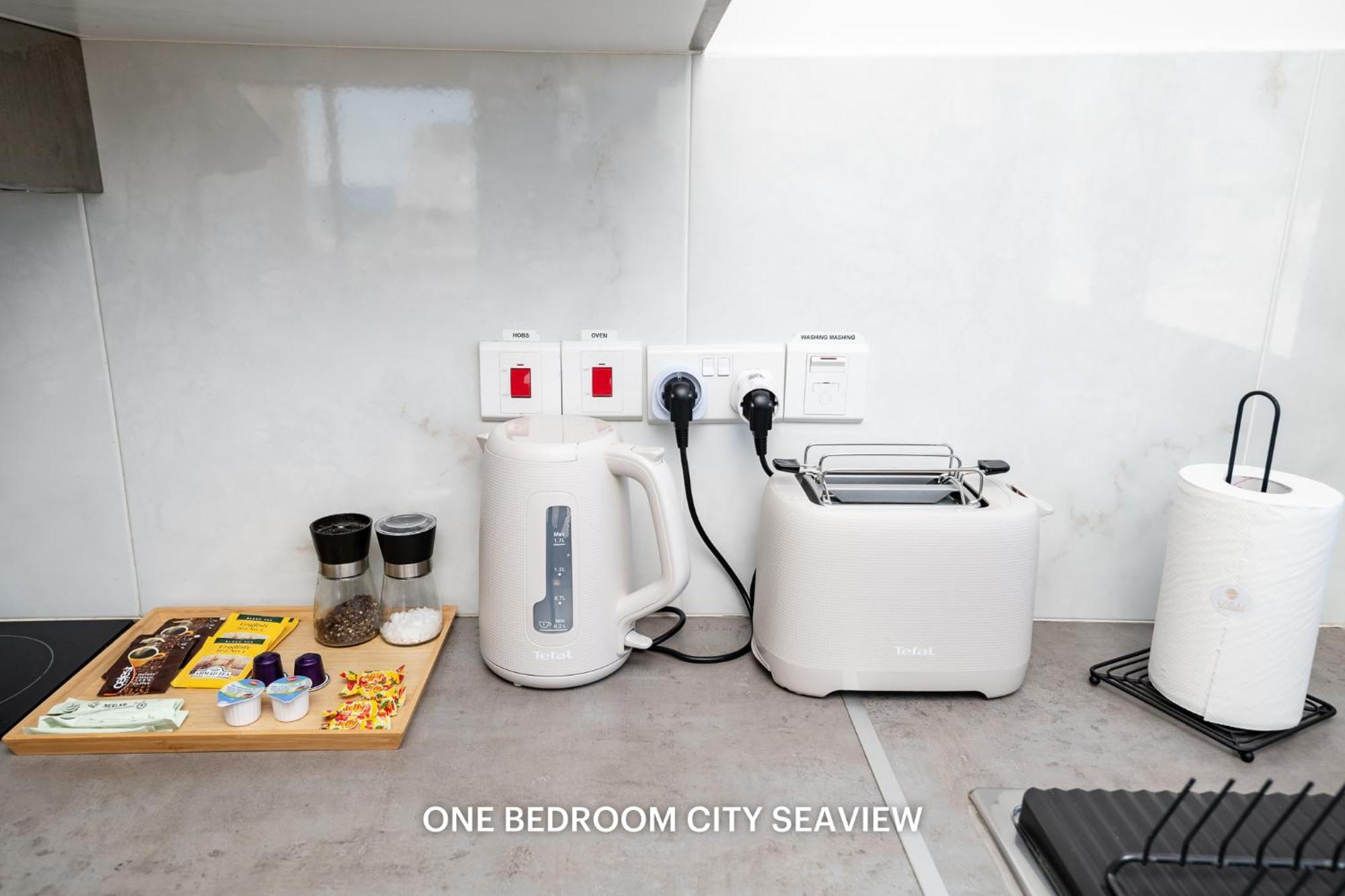 Lazuli City & Seaview Apartments Larnaca Room photo